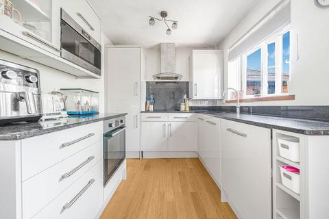 1 bedroom flat for sale, Station Avenue, Walton-On-Thames, Surrey, KT12