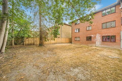 1 bedroom flat for sale, Station Avenue, Walton-On-Thames, Surrey, KT12
