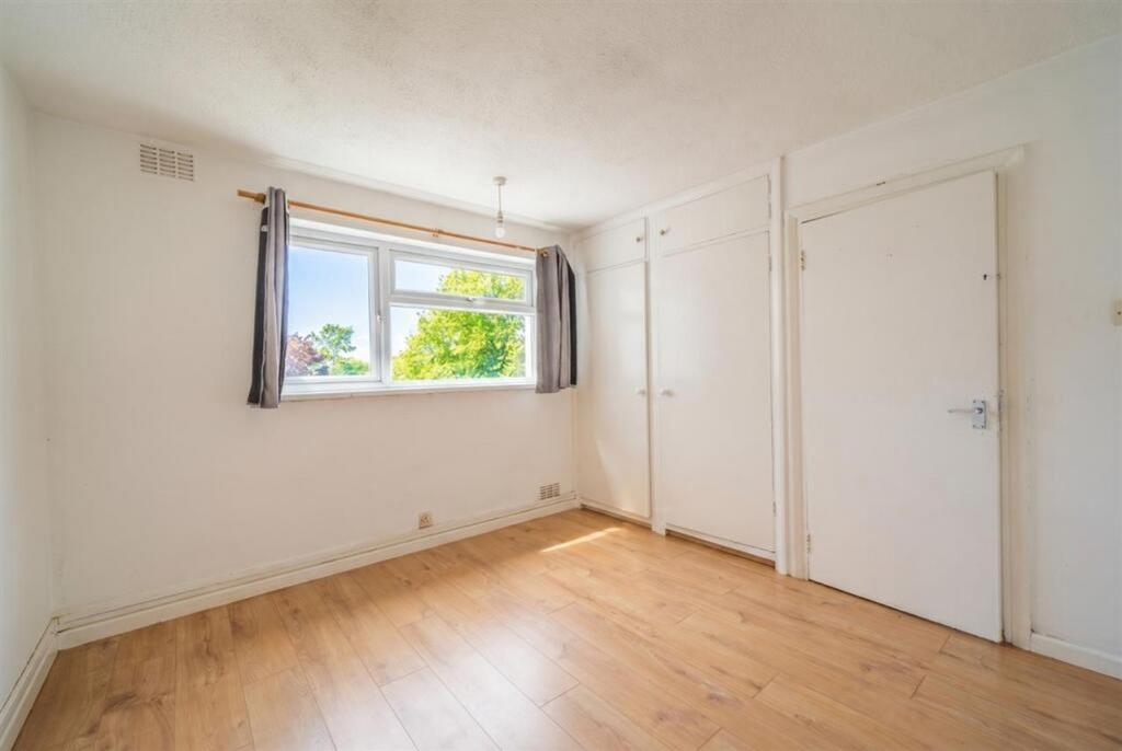 Apartment in Solihull, West Midlands - View 5
