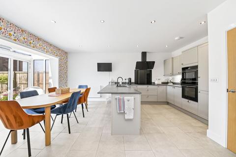 4 bedroom semi-detached house for sale, Reservoir View, Skelmanthorpe, HD8