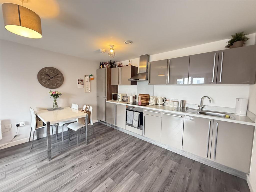 Apartment in Salford - View 3