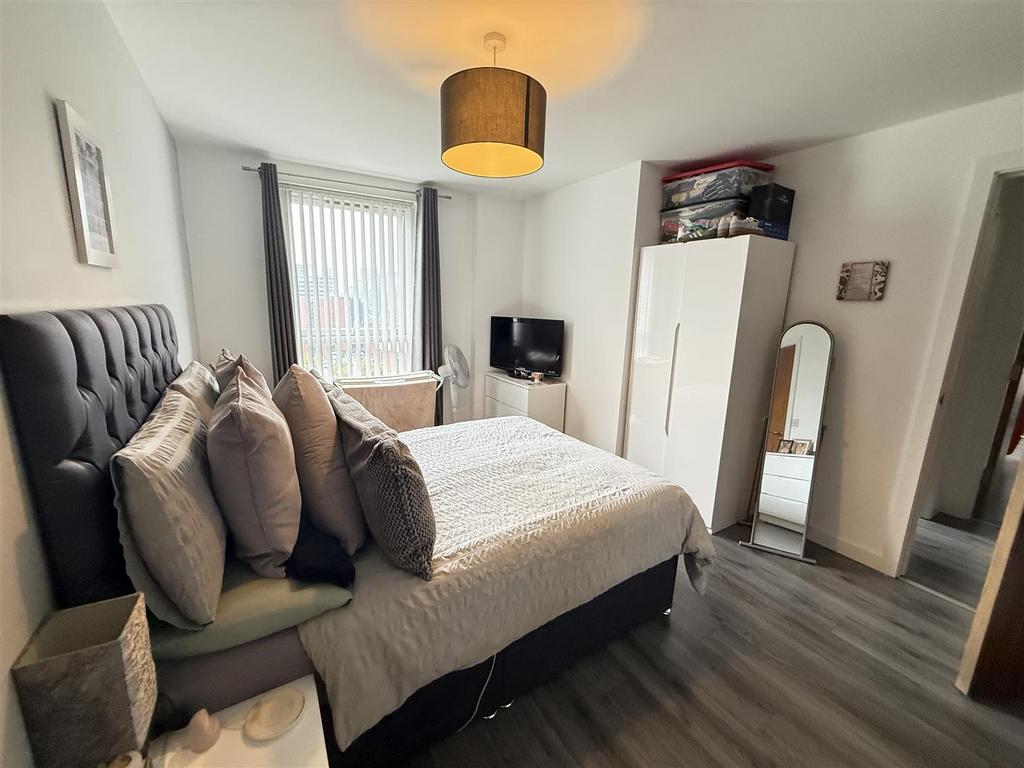 Apartment in Salford - View 5