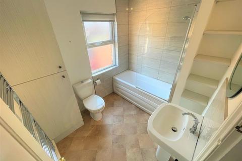 2 bedroom terraced house to rent, Heald Place, Rusholme, Manchester