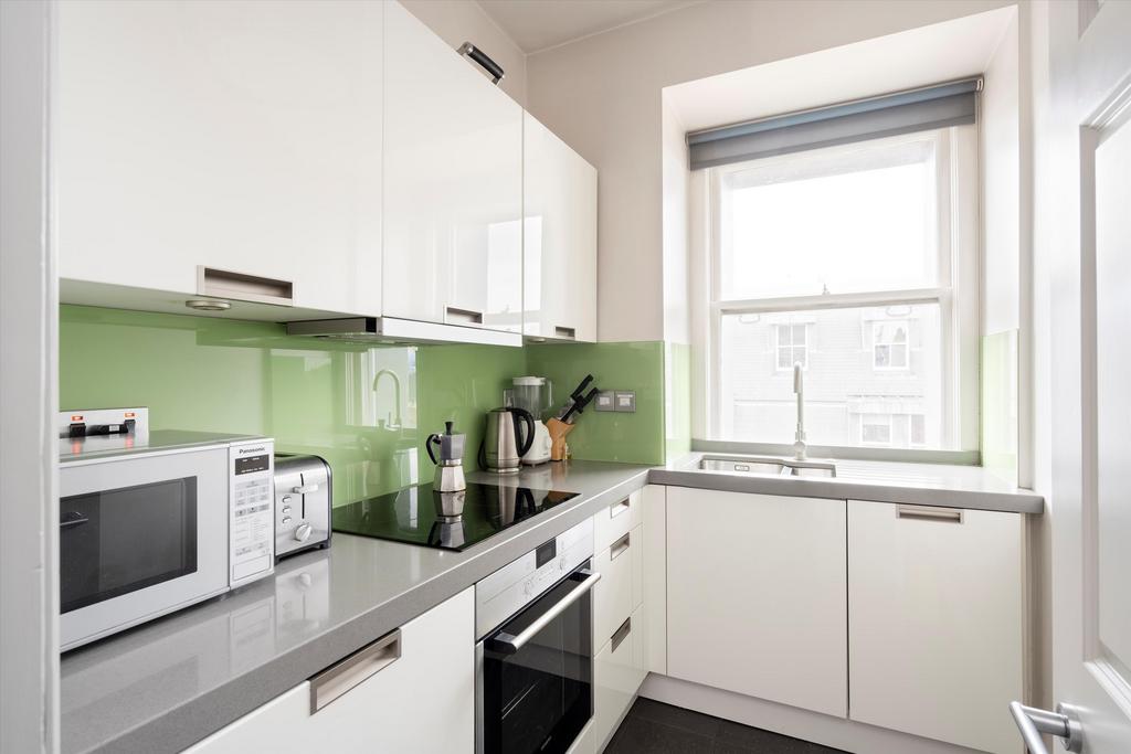 Apartment in London - View 3