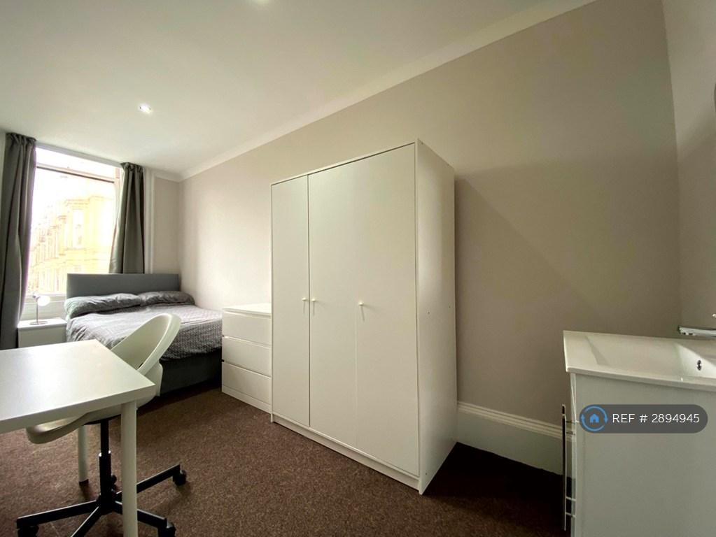 Apartment in Glasgow - View 3