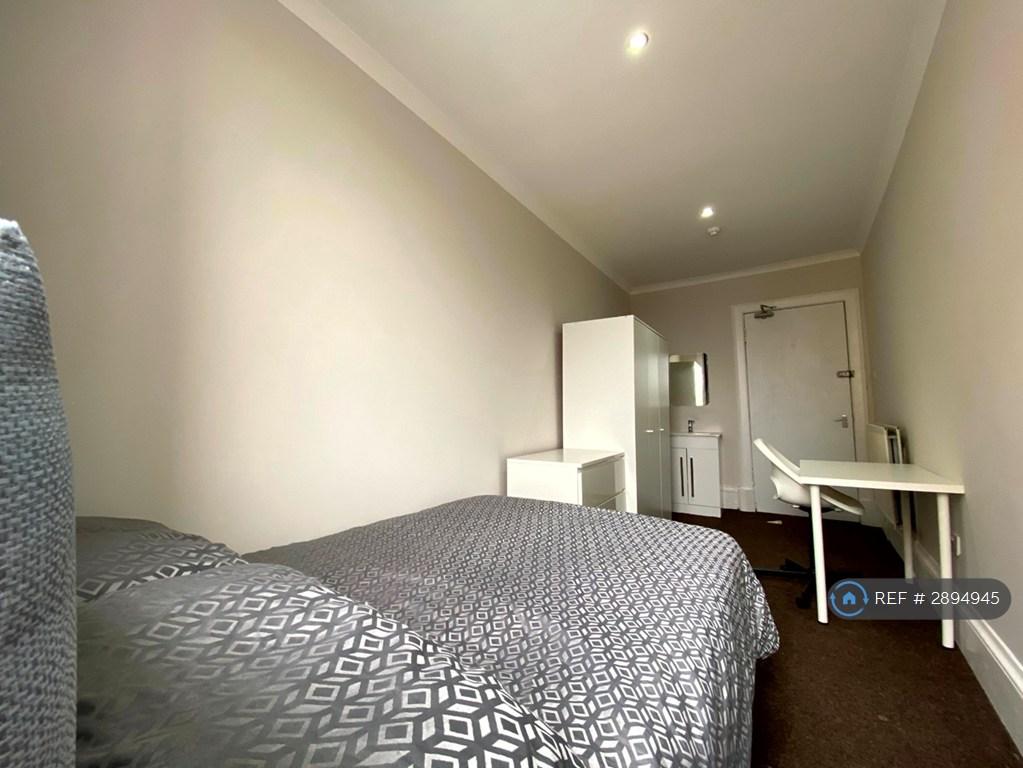 Apartment in Glasgow - View 4