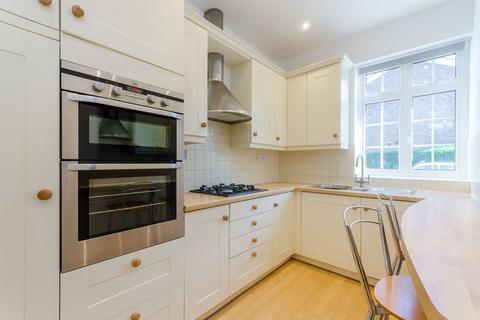 3 bedroom bungalow to rent, Kingston Hill, Kingston upon Thames, KT2