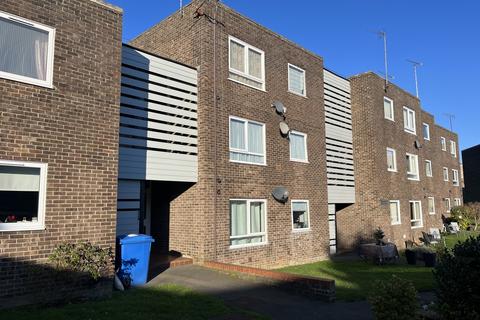 2 bedroom flat to rent, Hale Close, Ipswich IP2