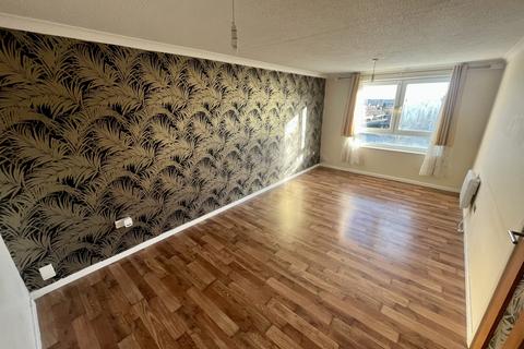 2 bedroom flat to rent, Hale Close, Ipswich IP2