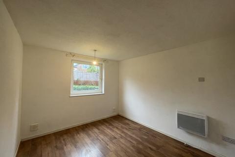 2 bedroom flat to rent, Hale Close, Ipswich IP2