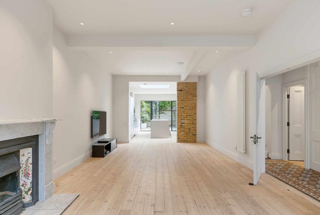 House in London - View 2
