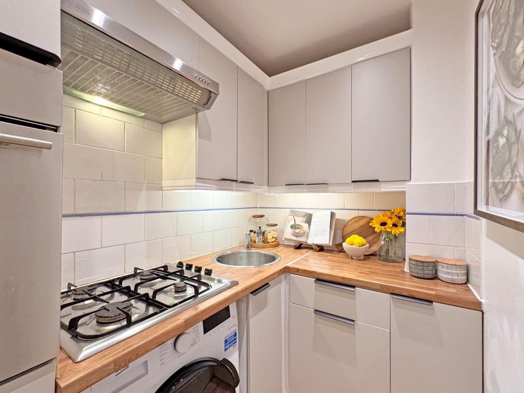 Apartment in London - View 3