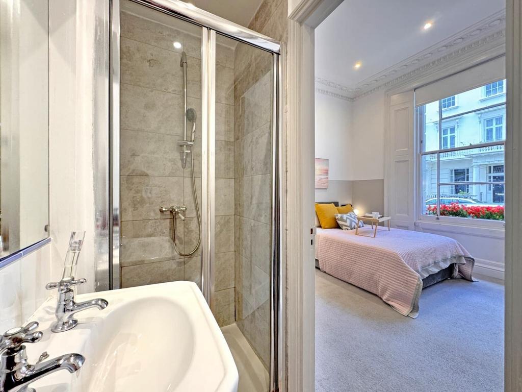 Apartment in London - View 5