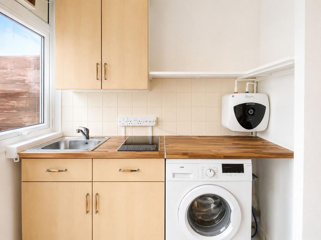 Apartment in Mitcham - View 3