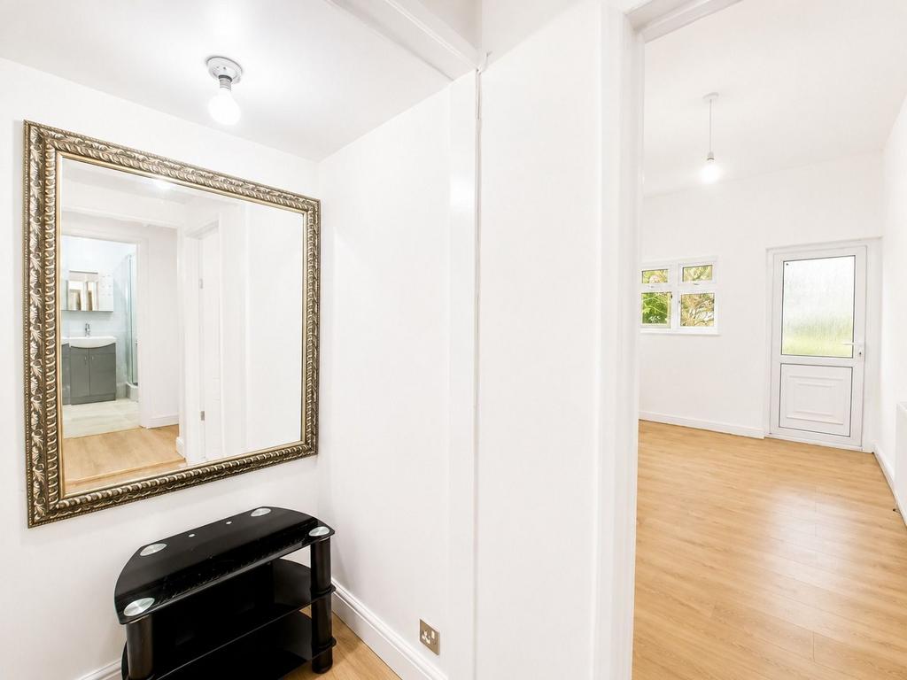 Apartment in Thornton Heath - View 2