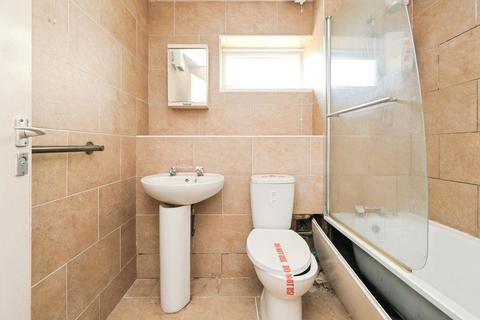 2 bedroom flat for sale, The Strand, Goring-by-Sea, Worthing, West Sussex, BN12