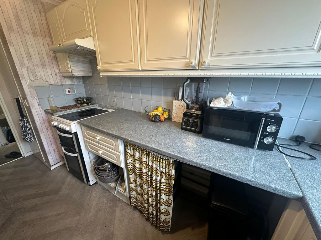 Apartment in Dagenham, Becontree Heath - View 3