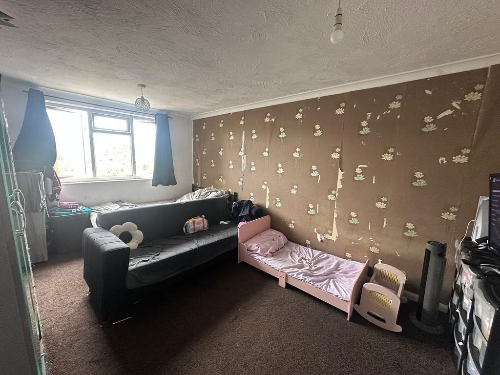 Apartment in Dagenham, Becontree Heath - View 4