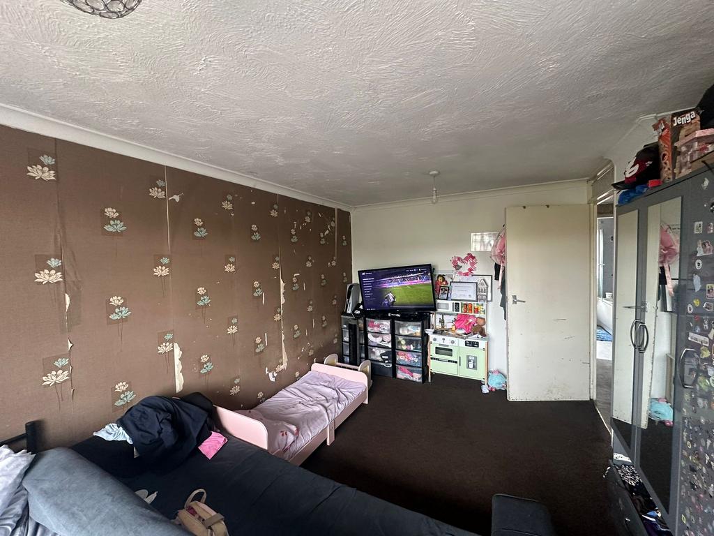 Apartment in Dagenham, Becontree Heath - View 5