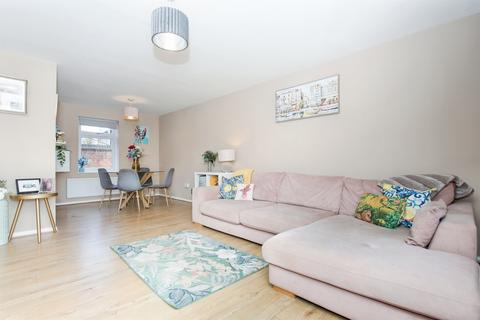 2 bedroom ground floor flat for sale, Caithness Court, Cambridge