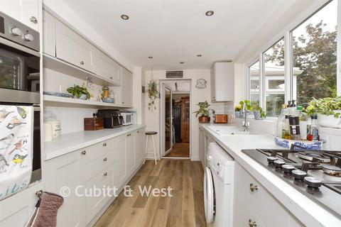 4 bedroom semi-detached house for sale, Spierbridge Road, Storrington RH20