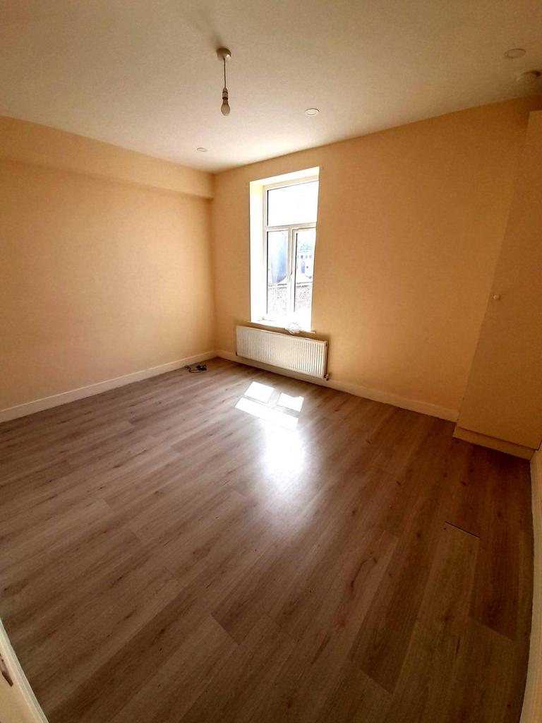 Apartment in Southall - View 2