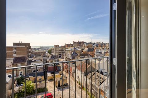 1 bedroom flat for sale, Queensbridge Drive, Ramsgate, Kent, CT11