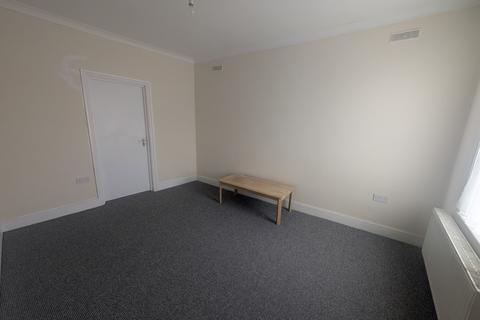 2 bedroom flat to rent, Gladstone Road, UB2