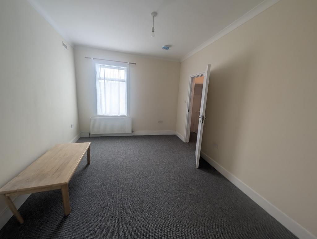 Apartment in Southall - View 2