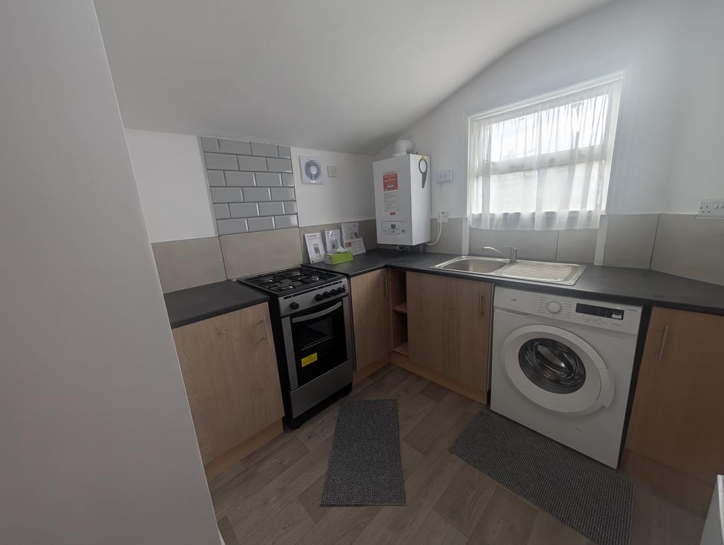 Apartment in Southall - View 3