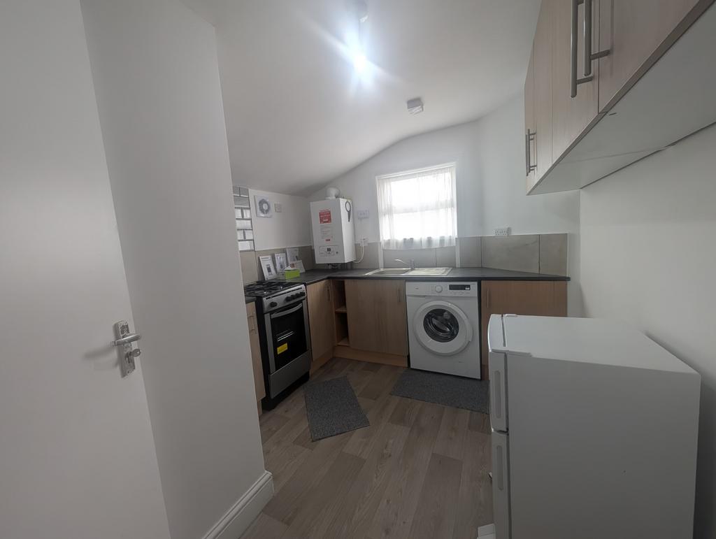 Apartment in Southall - View 4