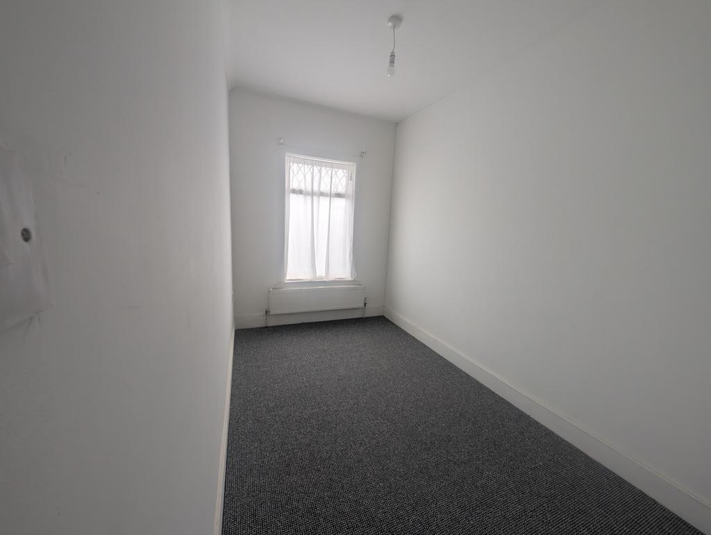 Apartment in Southall - View 5