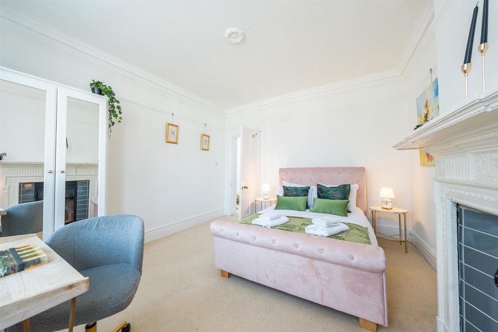 Apartment in London - View 5