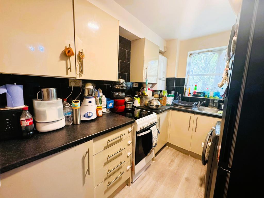 Apartment in Southall - View 2
