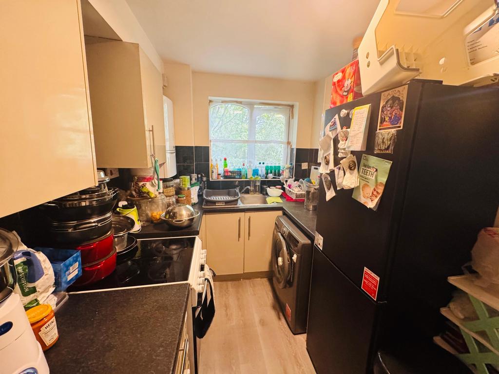 Apartment in Southall - View 3