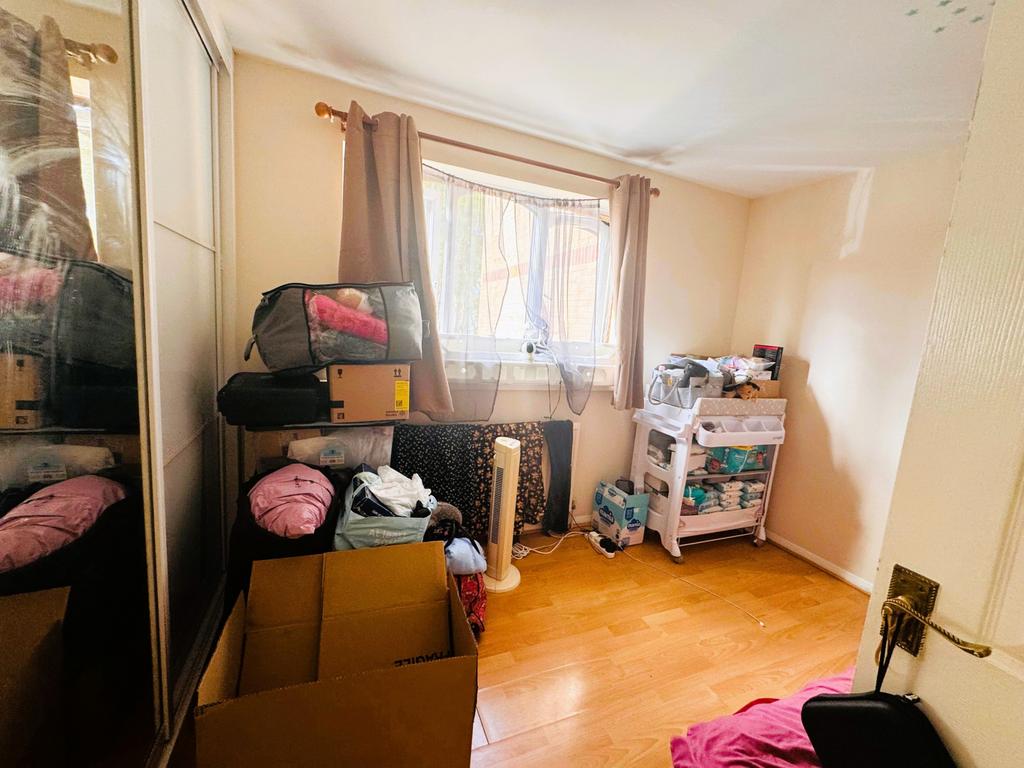 Apartment in Southall - View 4