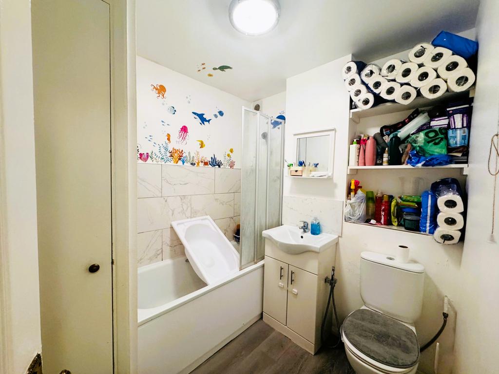 Apartment in Southall - View 5