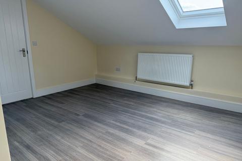 2 bedroom flat to rent, Southall, UB2