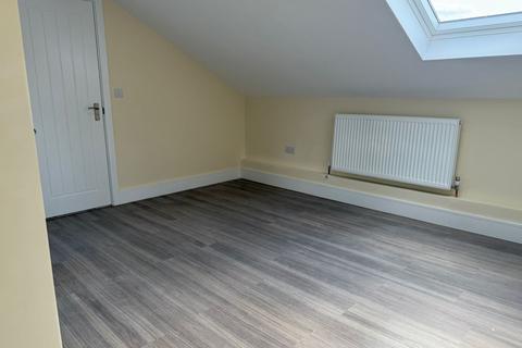 2 bedroom flat to rent, Southall, UB2