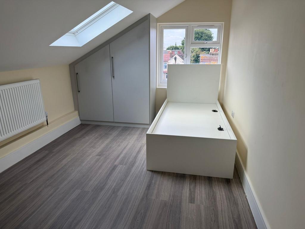 Apartment in Southall - View 3