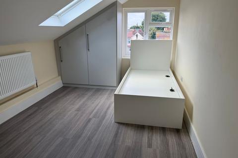 2 bedroom flat to rent, Southall, UB2