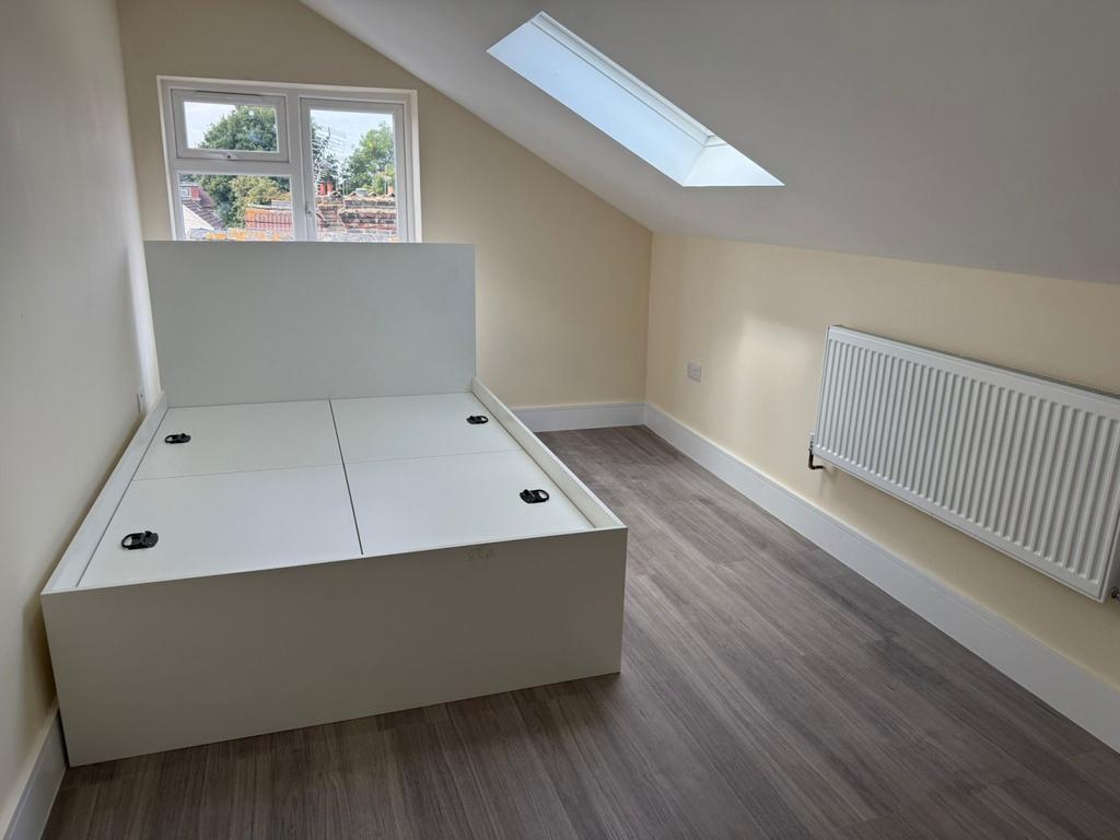 Apartment in Southall - View 4