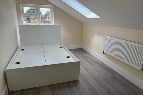 2 bedroom flat to rent, Southall, UB2
