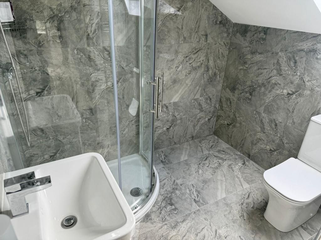 Apartment in Southall - View 5