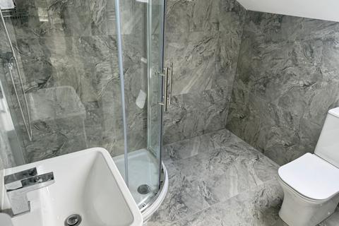 2 bedroom flat to rent, Southall, UB2