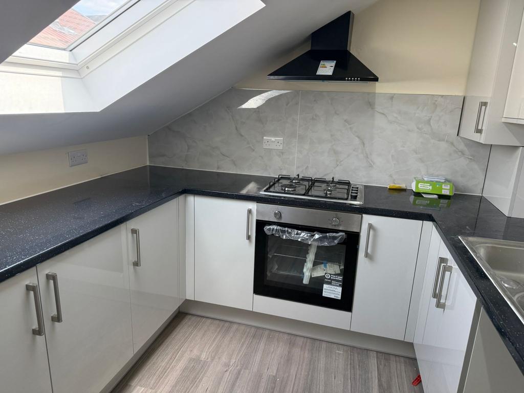 Apartment in Southall - More