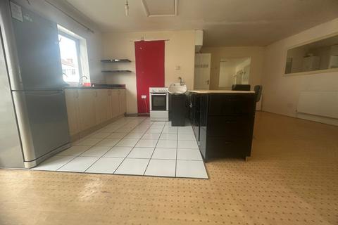 2 bedroom flat to rent, Southall, UB2