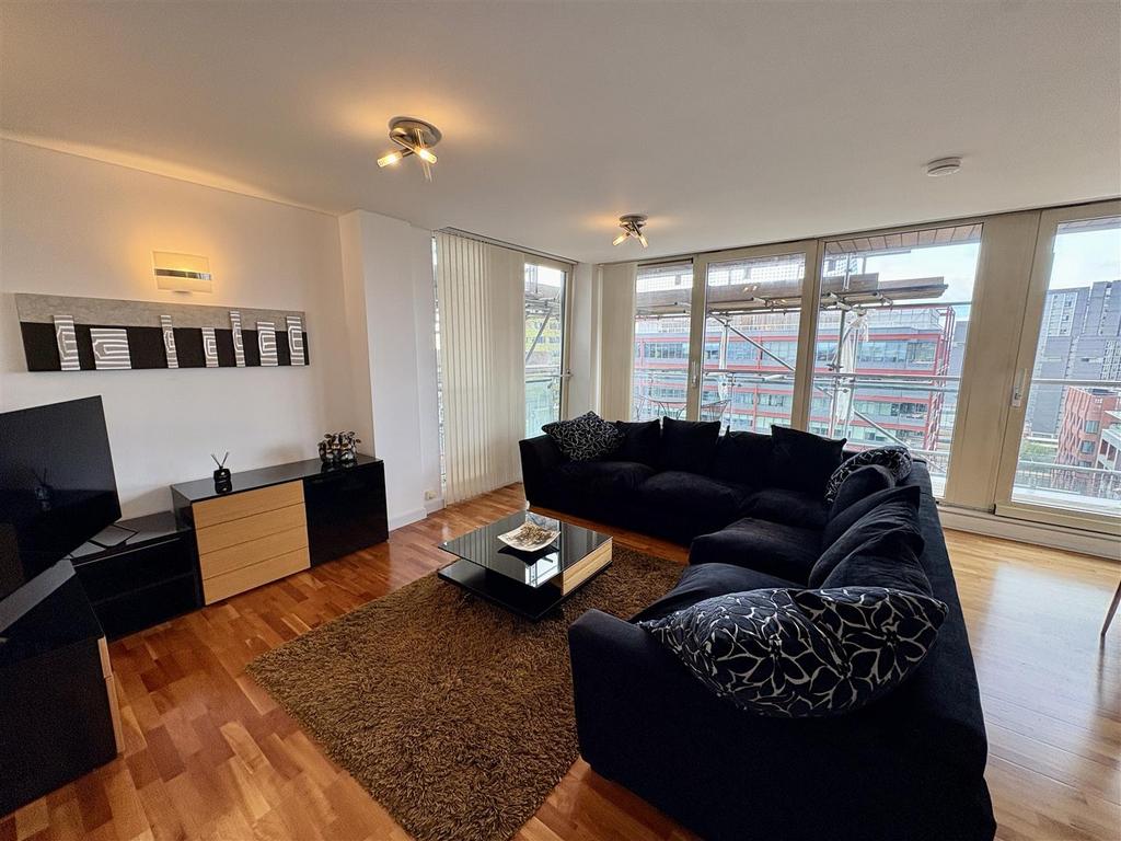 Apartment in Manchester, Spinningfields, City Centre - View 2