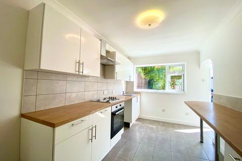 3 bedroom semi-detached bungalow to rent, Pinkwell Avenue, Hayes, UB3