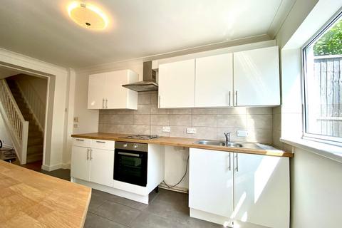 3 bedroom semi-detached bungalow to rent, Pinkwell Avenue, Hayes, UB3